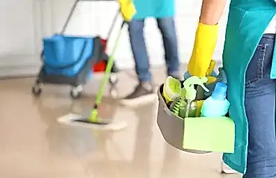 TEMİZLİKÇİ KADIN